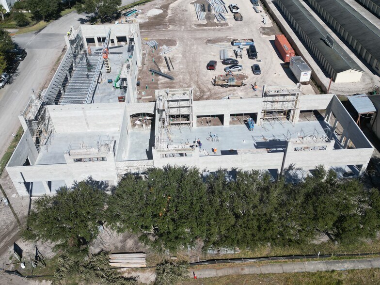 More Photos Of 2521 Partin Settlement Rd, Kissimmee Restaurant For Lease
