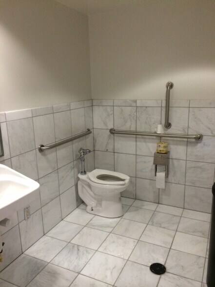 More Photos Of 301 E Main St, Remington Office For Lease