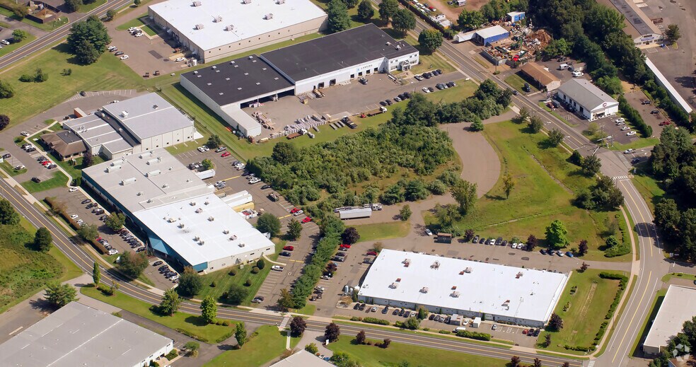 More Photos Of 700 Parker St, Manchester Manufacturing For Lease