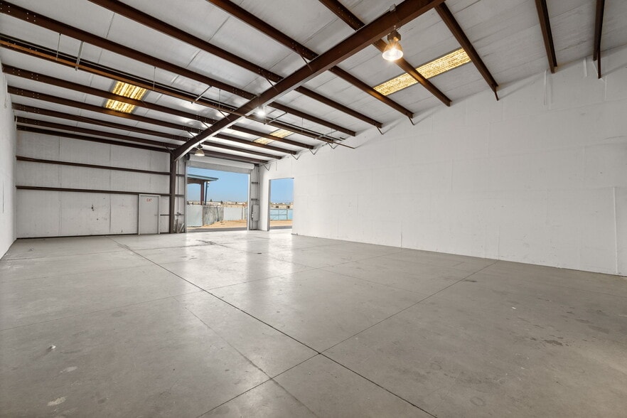 More Photos Of 2550 E Belle Ter, Bakersfield Manufacturing For Lease