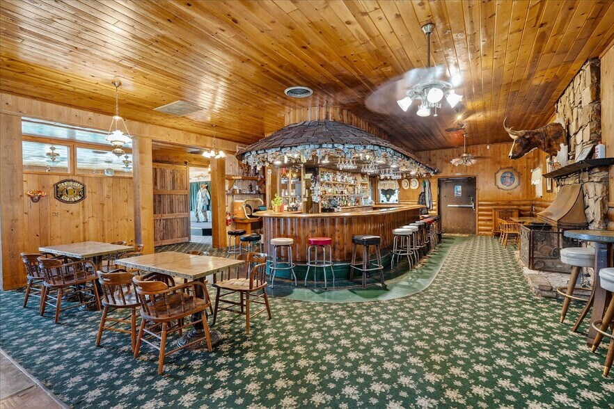 More Photos Of 42155 Highway 41, Oakhurst Restaurant For Sale