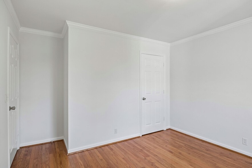 More Photos Of 1910 Redbud Ct, Franklin Multifamily For Sale