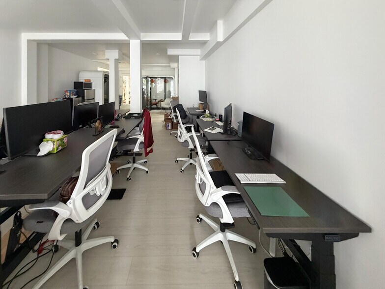More Photos Of 3516 Sacramento St, San Francisco Storefront Retail Office For Lease