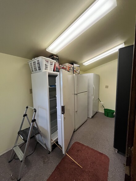 More Photos Of 1004 S Nordic Dr, Petersburg Hotel For Sale