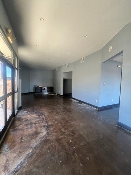 More Photos Of 1818 Augusta St, Greenville Storefront For Lease