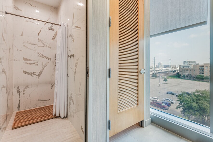 More Photos Of 2323 Victory Ave, Dallas Office For Lease