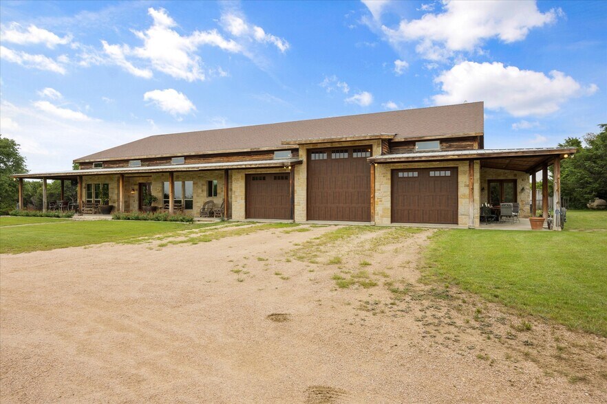 More Photos Of 1904 Floyd Rd, Weatherford Specialty For Sale