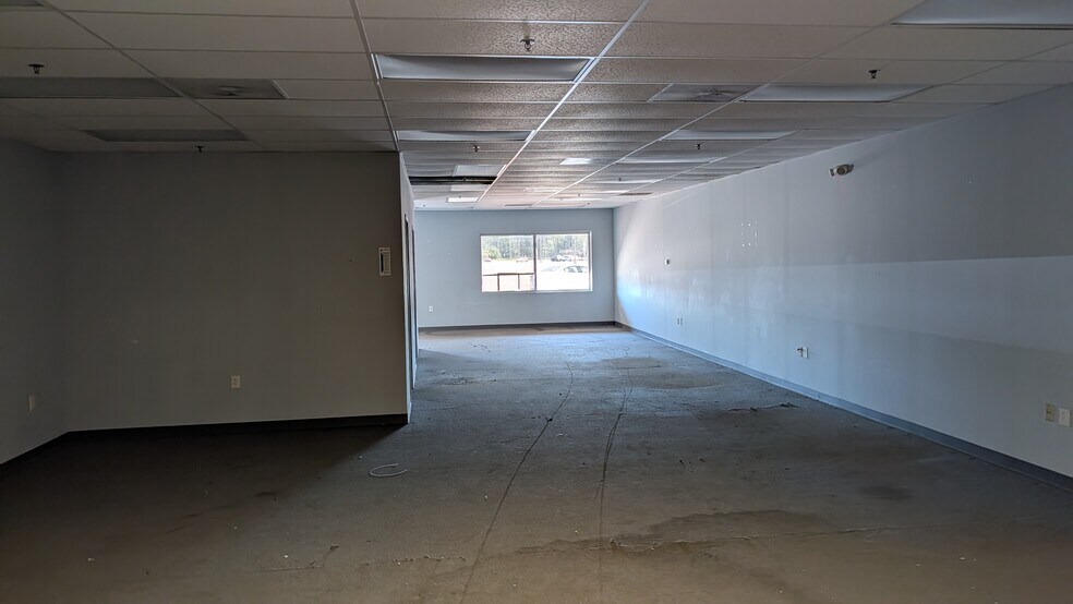 More Photos Of 6100-6180 Broadway, Merrillville Unknown For Lease