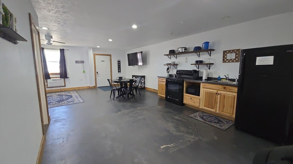 More Photos Of 19265 US-54 Hwy, Wheatland Hotel For Sale