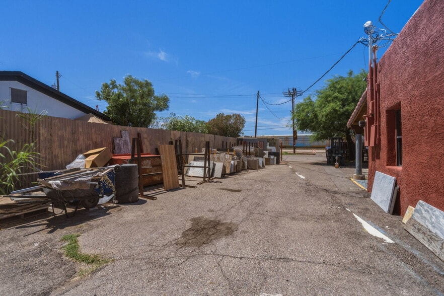 More Photos Of 3835 E Technical Dr, Tucson Warehouse For Lease