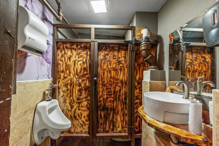 More Photos Of 200 Hall Ave, Perth Amboy Bar For Sale