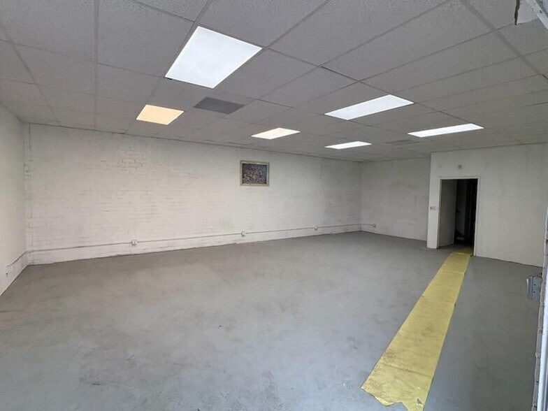 More Photos Of 8111 San Fernando Rd, Sun Valley Research And Development For Lease