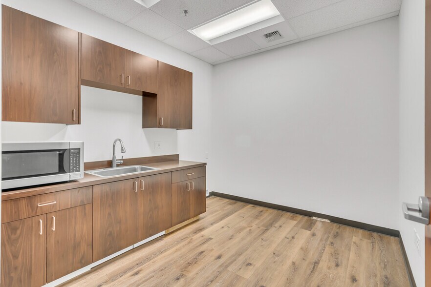 More Photos Of 11415 Sunrise Gold Cir, Rancho Cordova Warehouse For Lease