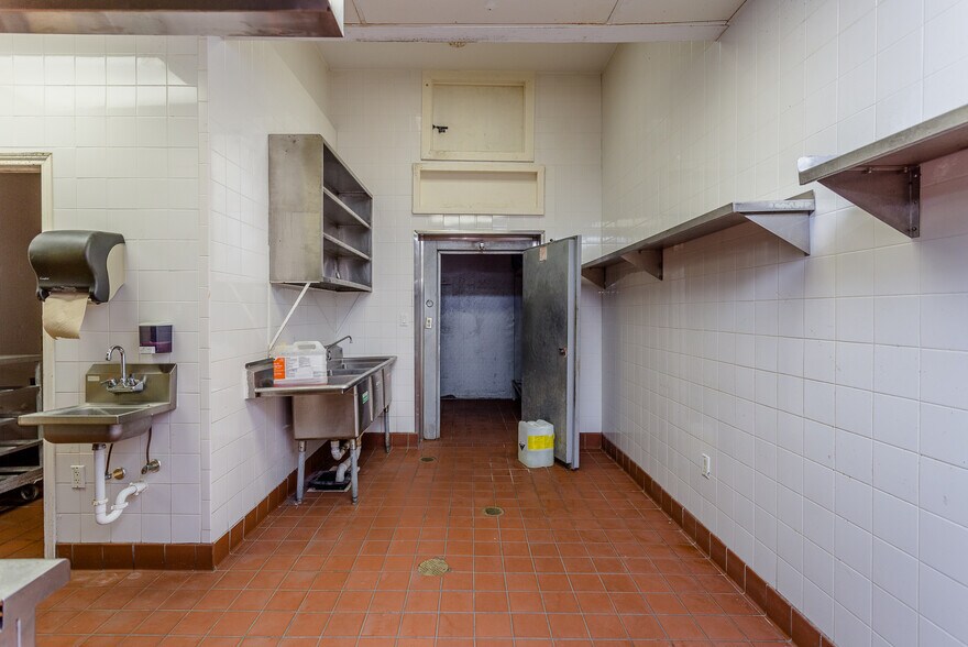 More Photos Of 15407 Highway 36, Needville Restaurant For Sale
