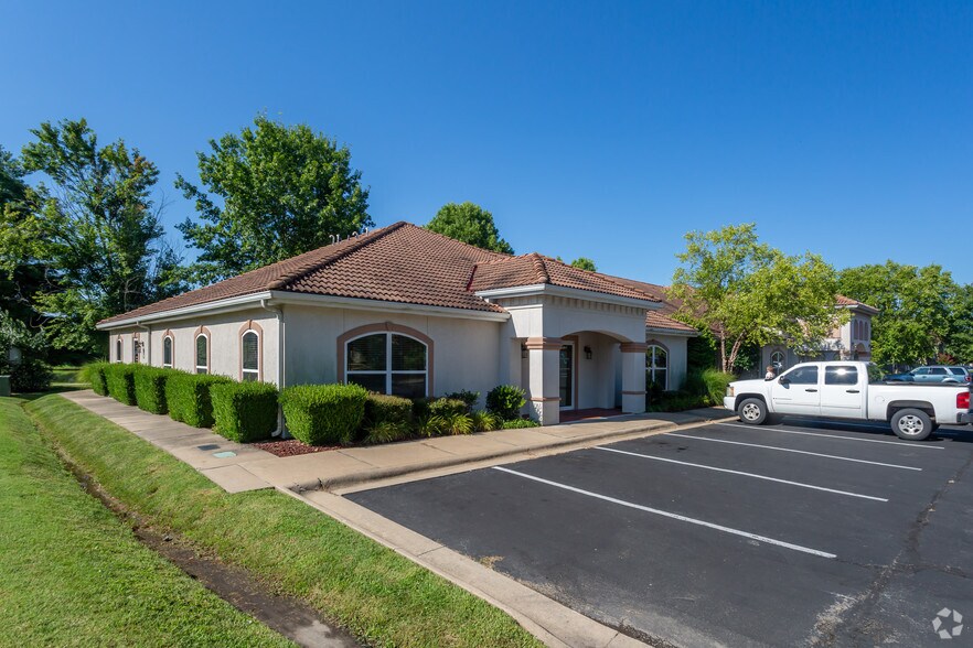 More Photos Of 5212 Village Pky, Rogers Unknown For Lease