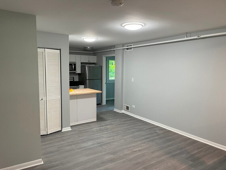 More Photos Of 126 W Maple Ave, Mundelein Apartments For Sale