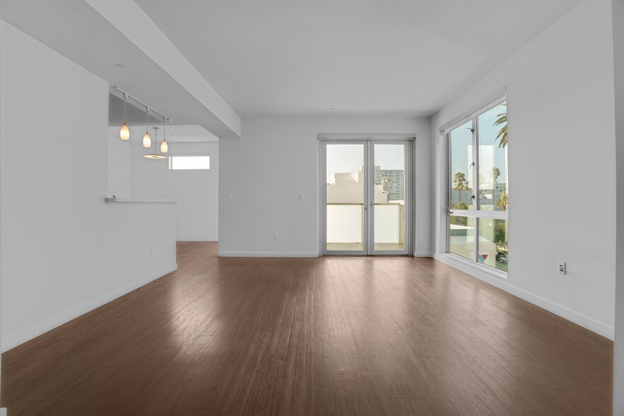More Photos Of 525 Santa Monica Blvd, Santa Monica Apartments For Sale