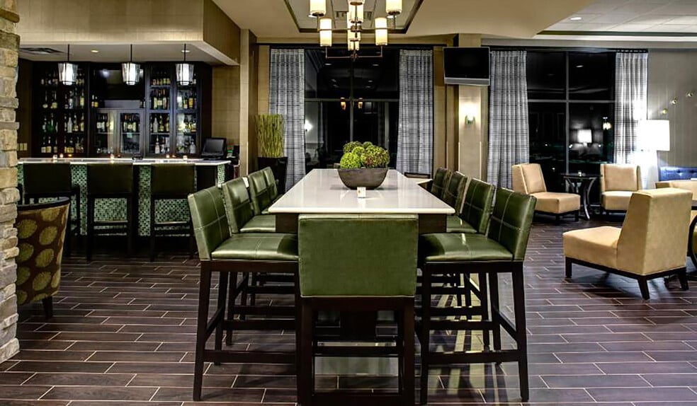 More Photos Of 251 Pennsylvania Pky, Indianapolis Hotel For Sale