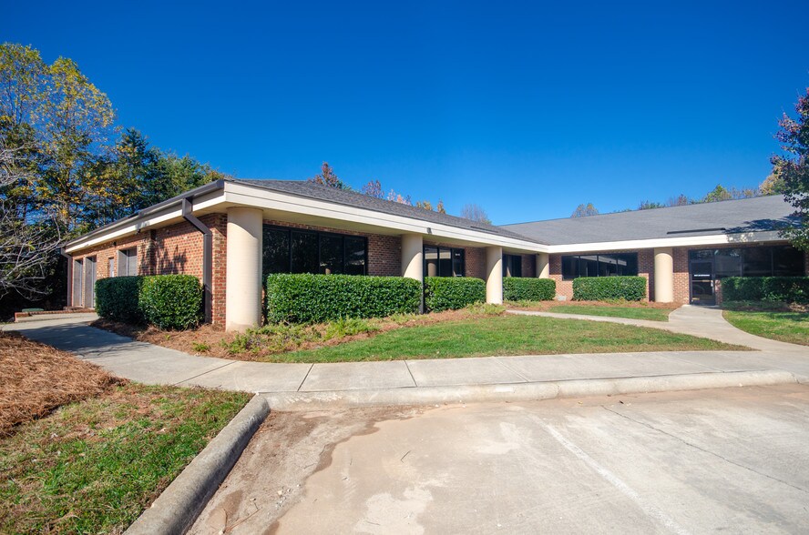 More Photos Of 4260 Piedmont Pky, Greensboro Light Distribution For Lease