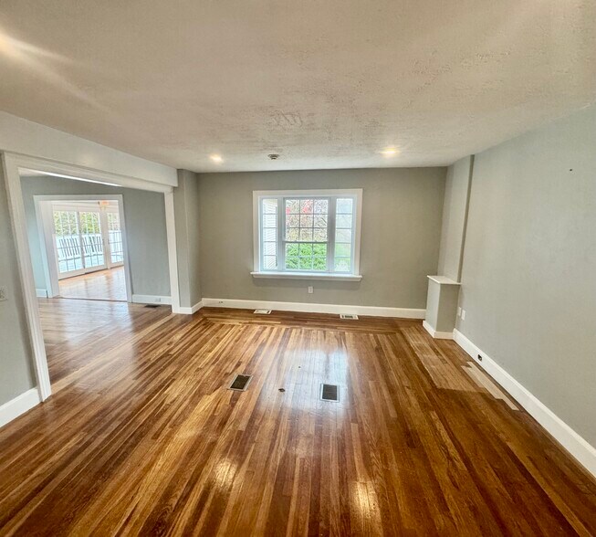 More Photos Of 110 Main St, Kingston Office For Sale