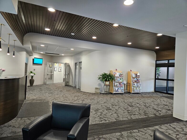 More Photos Of 515 N Washington Ave, Saginaw Office For Lease