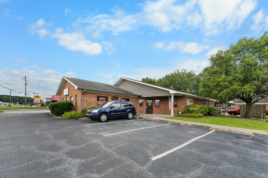 More Photos Of 421 US Highway 80 W, Garden City Freestanding For Lease
