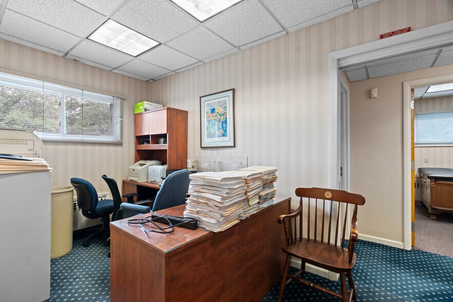 More Photos Of 1481 Chapel St, New Haven Office For Sale