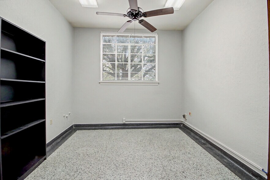 More Photos Of 903 S Texas Ave, College Station Office For Lease