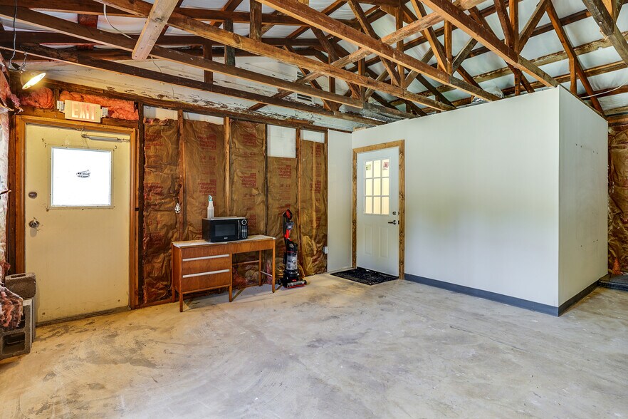 More Photos Of 6720 Dick Price Rd, Mansfield Office For Lease