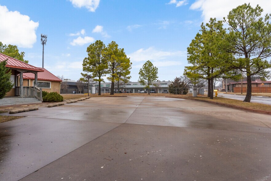 More Photos Of 3228 S Jamestown Ave, Tulsa Medical For Sale