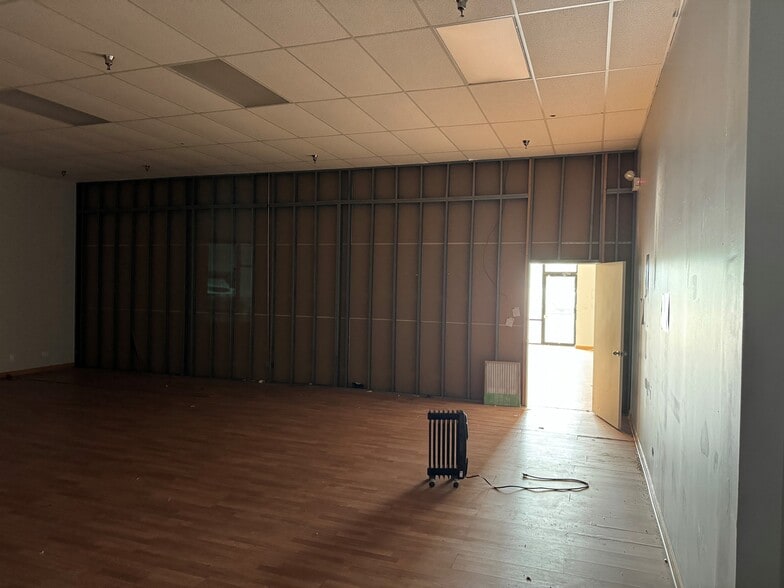 More Photos Of 7000 S Pulaski Rd, Chicago Freestanding For Lease