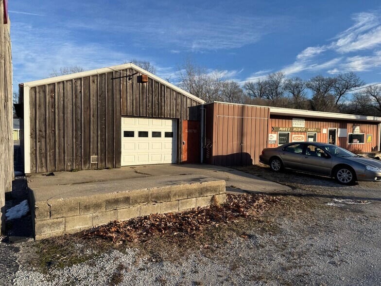 More Photos Of 2240 S US Highway 35, Knox Freestanding For Sale