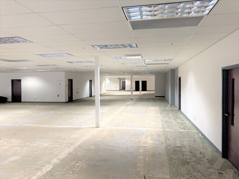 More Photos Of 6868 S Plumer Ave, Tucson Flex For Lease
