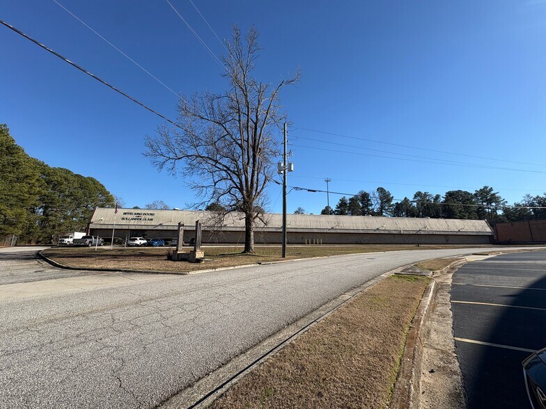 Primary Photo Of 4400 Commerce Cir SW, Atlanta Warehouse For Sale