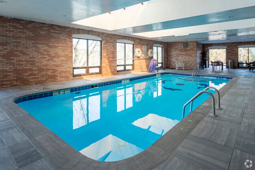 More Photos Of 129 Brickerton St, Columbus Hotel For Sale