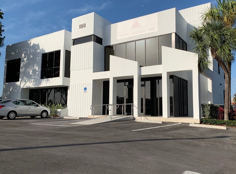 More Photos Of 198 NW 37th Ave, Miami Medical For Lease