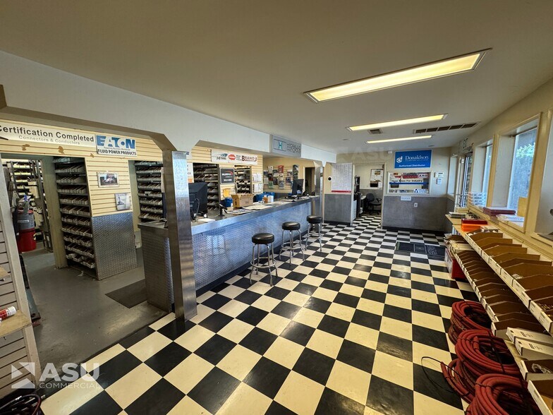 More Photos Of 2901 Gibson St, Bakersfield Warehouse For Lease