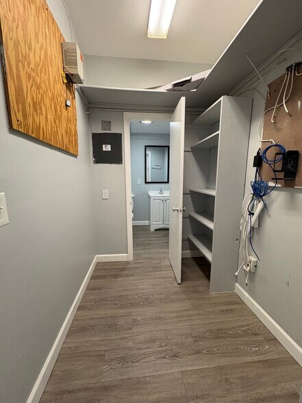 More Photos Of 501-527 S Paula Dr, Dunedin Office For Lease