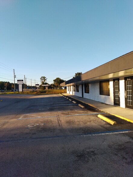 More Photos Of 10901 SE US Highway 441, Belleview Storefront Retail Office For Lease