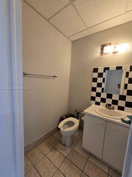 More Photos Of 6051-6059 Johnson St, Hollywood Unknown For Lease