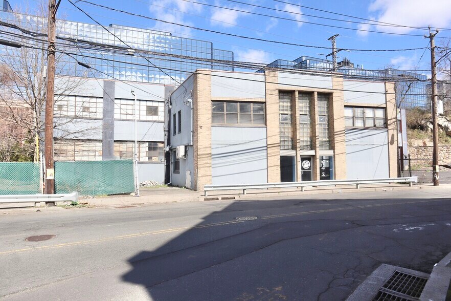 More Photos Of 225 Greenwich Ave, Stamford Manufacturing For Lease