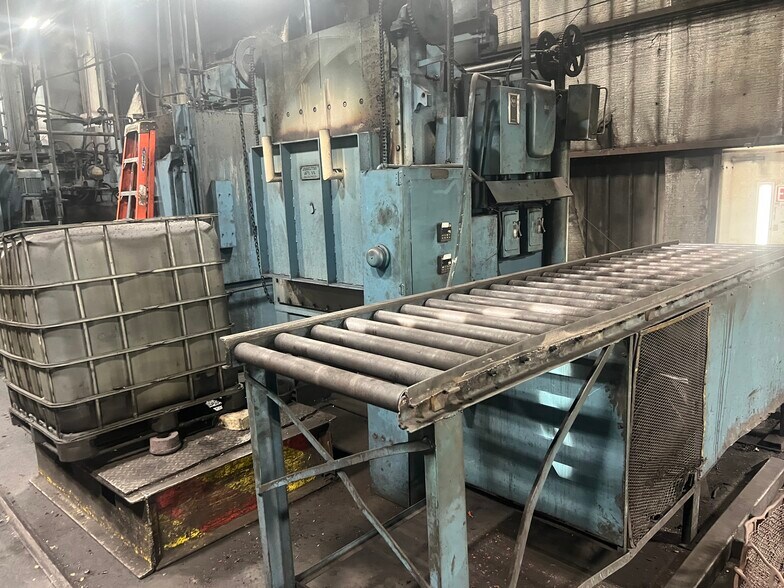 More Photos Of 400 S Gray St, Albany Manufacturing For Sale