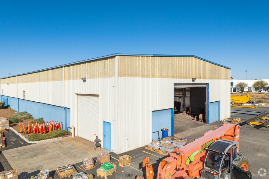 More Photos Of 13290 Sabre Blvd, Victorville Manufacturing For Sale