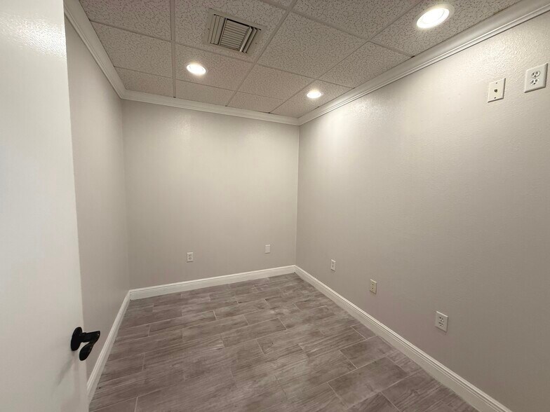 More Photos Of 800 W Plymouth Ave, Deland Medical For Lease
