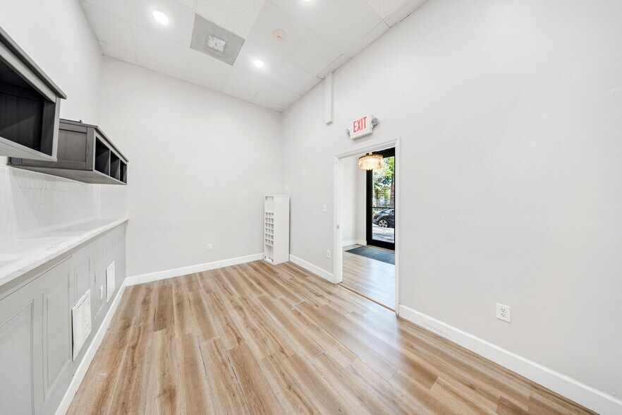 More Photos Of 17225 S Dixie Hwy, Palmetto Bay Storefront Retail Office For Lease