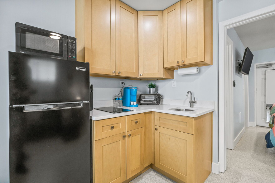 More Photos Of 12100 Gulf Blvd, Treasure Island Hotel For Sale
