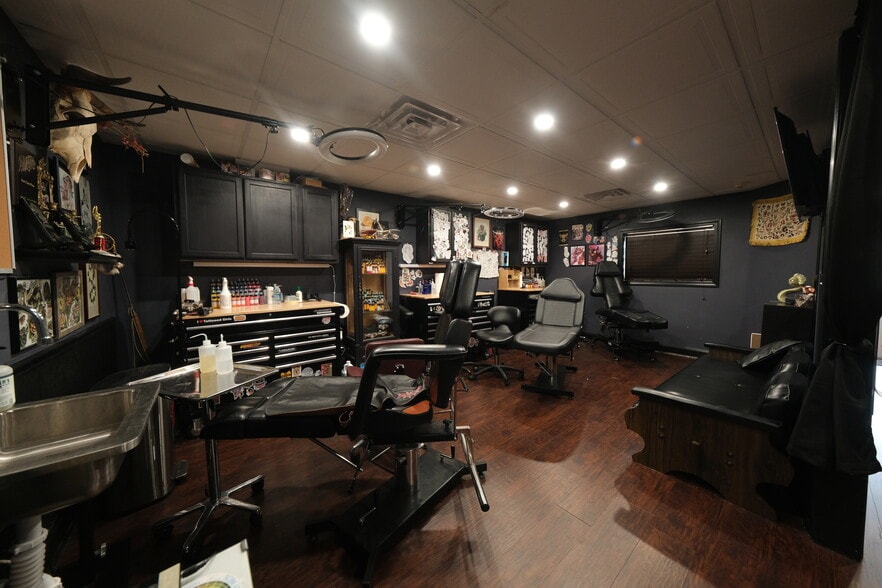 More Photos Of 506-512 Main St, Warren Storefront Retail Residential For Lease