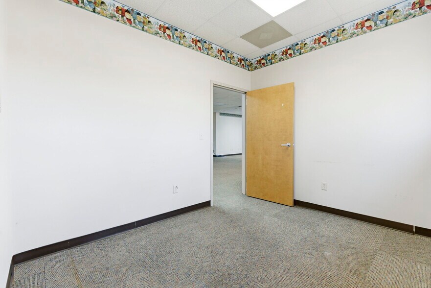 More Photos Of 1612 N Osteopathy, Kirksville Office For Sale