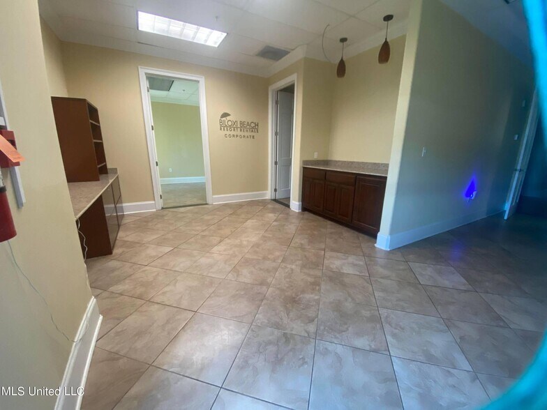 More Photos Of 2228-2230 Beach Dr, Gulfport Apartments For Lease