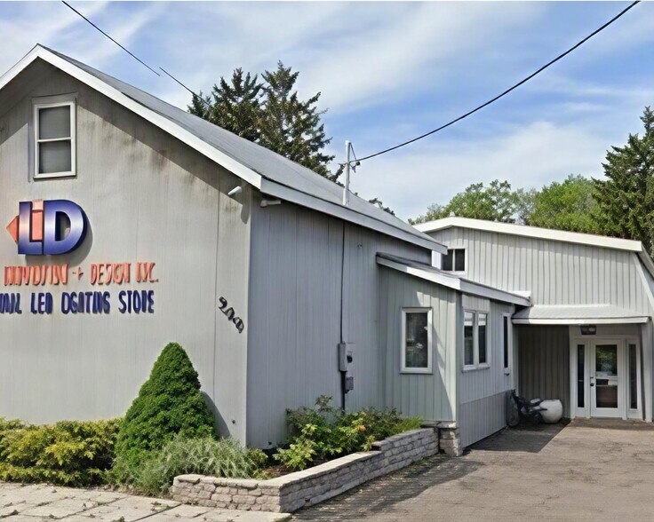 More Photos Of 549 Lancaster St W, Kitchener Freestanding For Lease